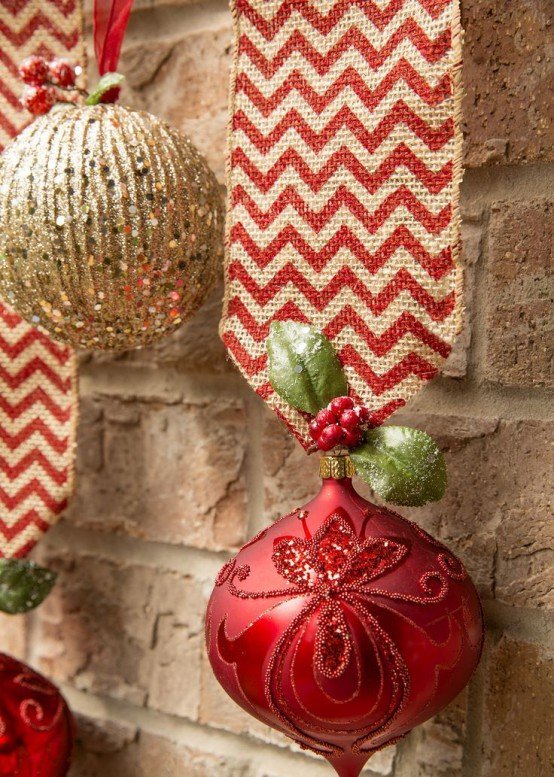 beautiful-red-and-gold-christmas-decorations 12