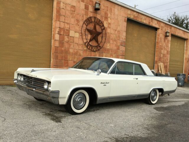 1963 Oldsmobile Ninety-Eight (White/Red)