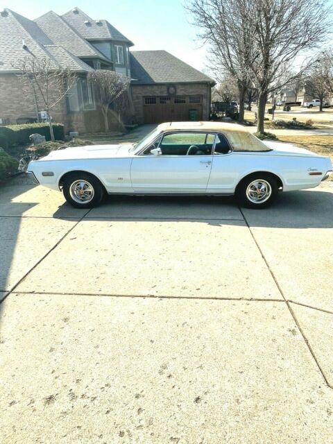 1968 Mercury Cougar (DIAMOUND BIUE/White)