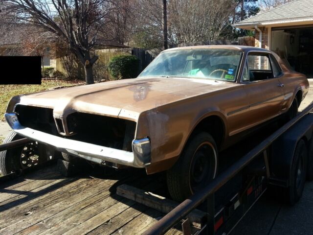 1967 Mercury Cougar (Gold/Tan)