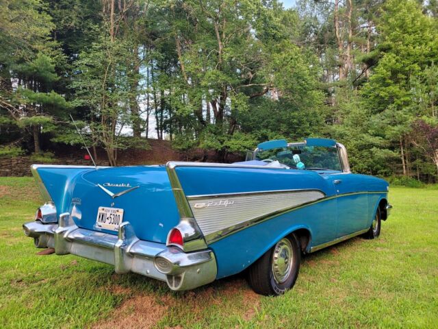 1957 Chevrolet Bel Air (Grey/Black)