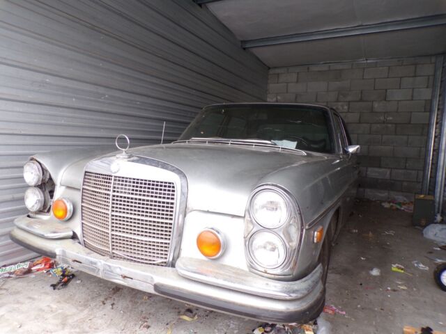 1971 Mercedes-Benz 280 SEL (Silver/Black)