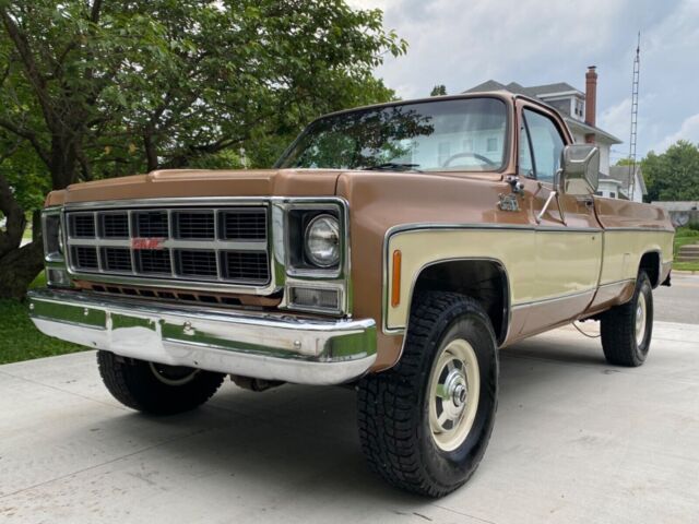 1979 GMC K25 (Silver/Black)