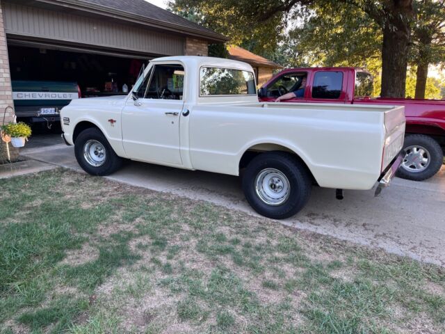 1972 Chevrolet C-10 (White/Black)