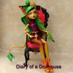 Jinafire Long Scaris City of Frights Doll