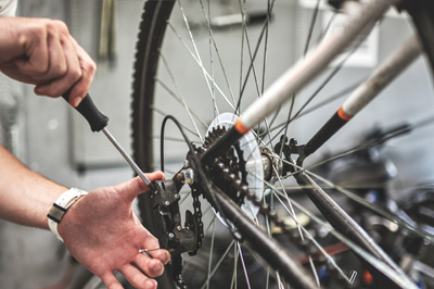 fixing a bike derailer