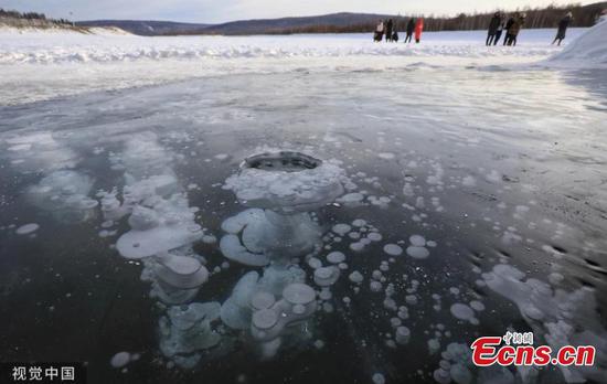 Frozen methane bubbles in NE China attract visitors