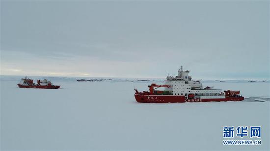 China's icebreakers unload cargo in Antarctica