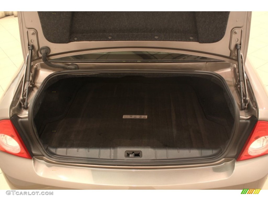 2011 Chevrolet Malibu LTZ Trunk Photos