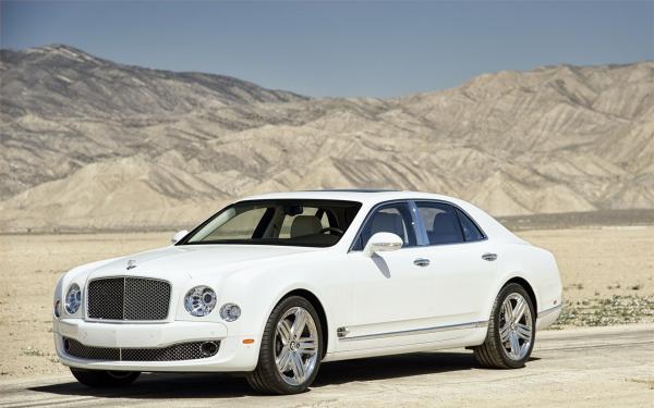 A stunning supercar of Bentley 2015 Continental