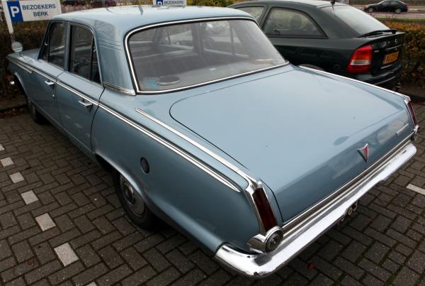 A Plymouth 2000 Sedan with a romantic brand name Breeze