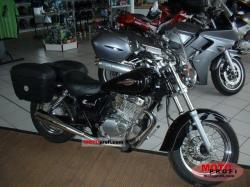 Suzuki GZ250 Marauder 2001 #4