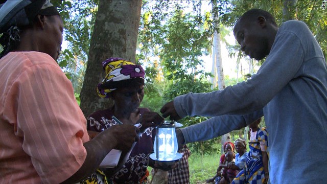 Evans explaining his LED solar-powered lantern (cnn.com)