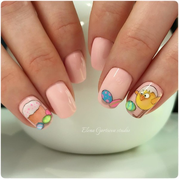 easter-nail-design-with-easter-bread-and-eggs