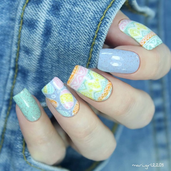 light-blue-nails-with-easter-eggs