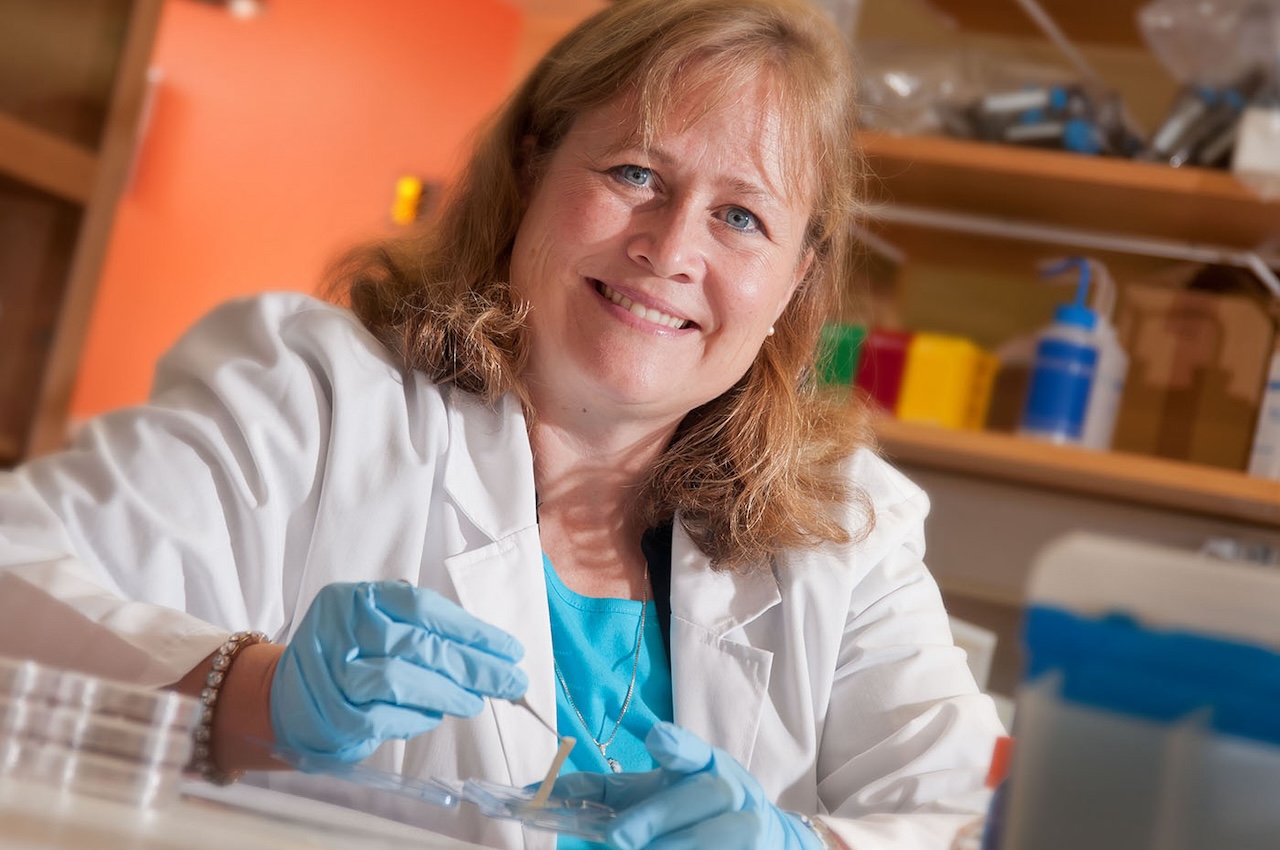 Christine Schmidt in lab