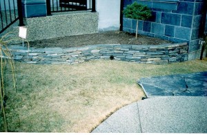 Rundle Stone Curved Flower Bed Retaining Wall & Rundle Stone Sidewalk