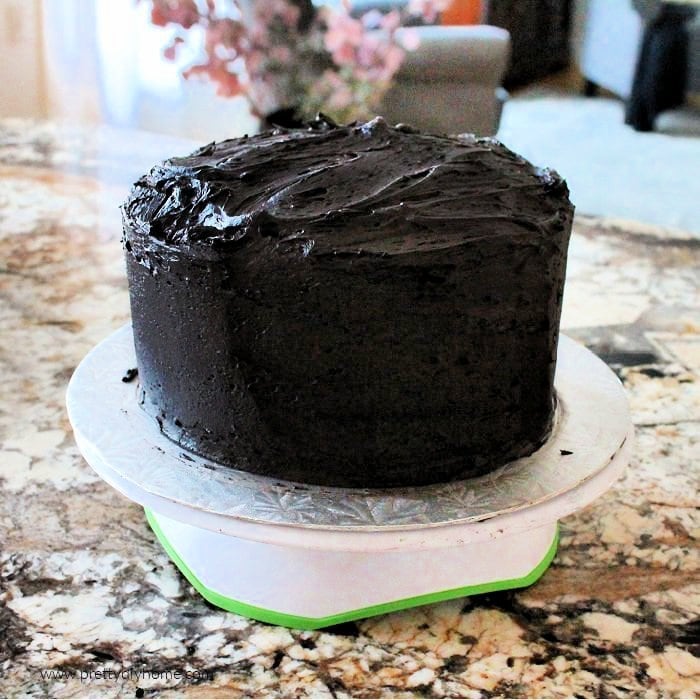 Icing a Halloween cake black