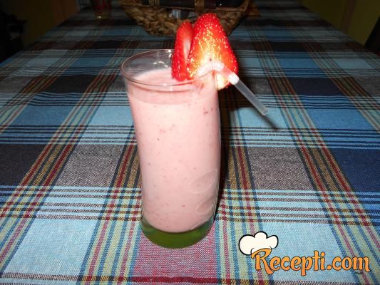 Smoothie od jagoda i banane