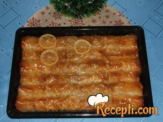 Baklava sa orasima i suvim grožđem