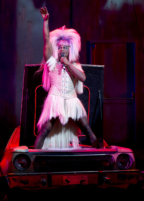 http://s3.amazonaws.com/broadwaybox/mediaspot/wig.jpg