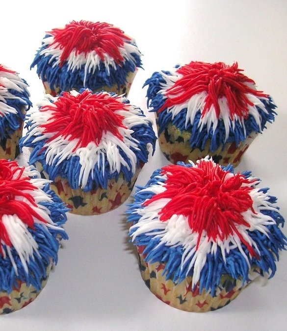 Patriotic Cupcakes | Memorial Day | Picnic Ideas | Red White Blue | Summer Desserts | Picnic Food | Cupcake Recipes | American Fun Food Ideas