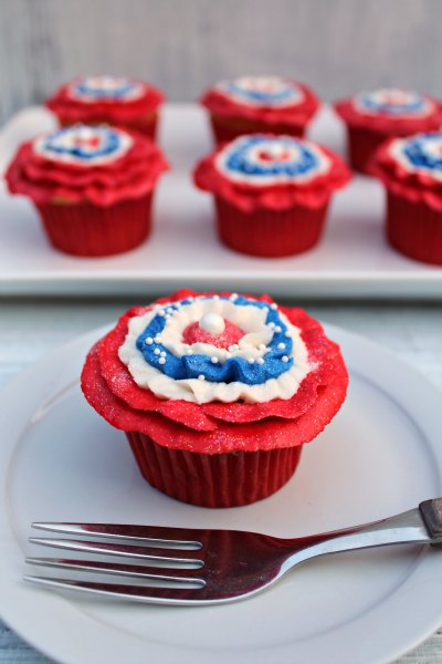 Patriotic Cupcakes | Memorial Day | Picnic Ideas | Red White Blue | Summer Desserts | Picnic Food | Cupcake Recipes | American Fun Food Ideas