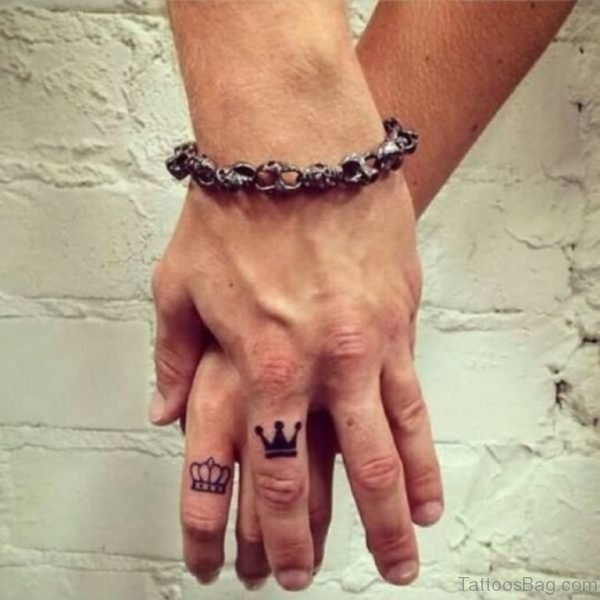 21 Ultimate Finger Tattoos