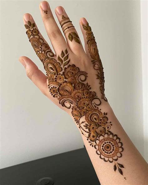 25 Simple and Easy Mehndi Designs for Beginners