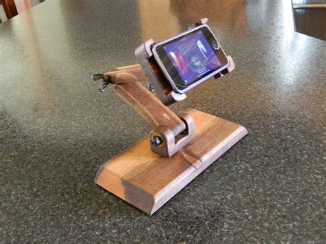 IPod stand | Beginner woodworking projects, Small wood projects, Cool ...