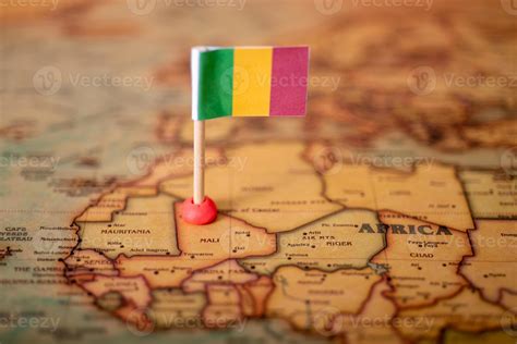 The flag of Mali on the world map. 5325845 Stock Photo at Vecteezy