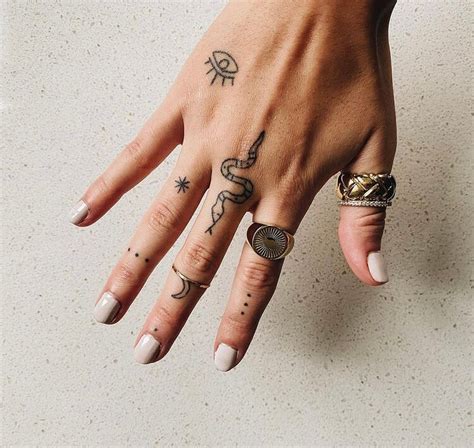 40 Hot Finger Tattoo Ideas