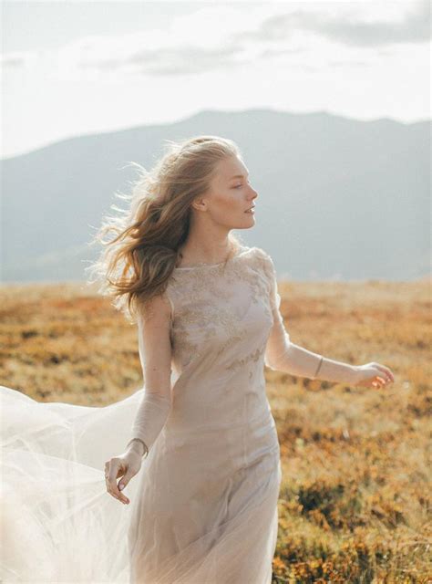 20 Romantic Ethereal Wedding Dresses