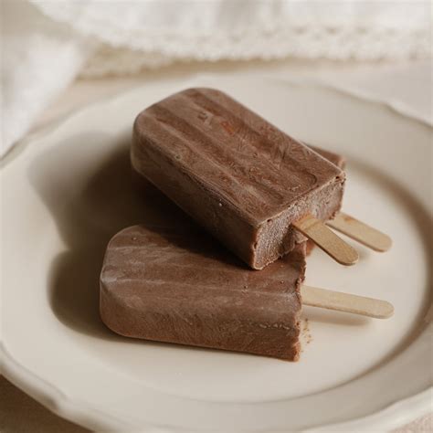 Paletas de chocolate y coco – Culto.life