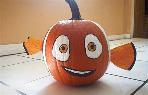 Pumpkin painting Disney theme, Nemo from Finding Nemo | Painted ...