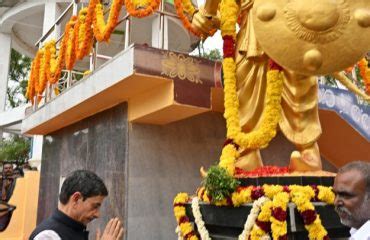 Hon’ble Governor of Tamil Nadu, paid floral tribute to the statue of ...