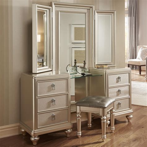 The Benefits of a Dresser Mirror - My Press Plus