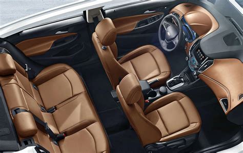 2015 Chevrolet Cruze's interior revealed