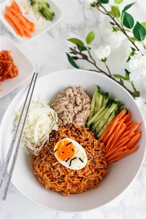 Korean Buldak Ramen Bibim Guksu Style (Healthy & Spicy!) - That Cute Dish!