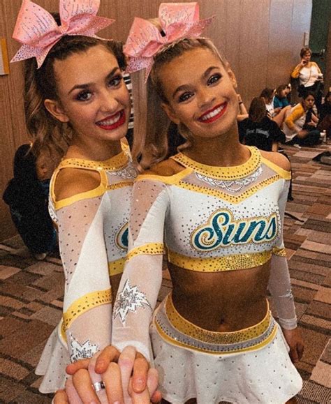 @ainsleyelise_ in 2022 | Cheer poses, Cheer outfits, Cheer picture poses