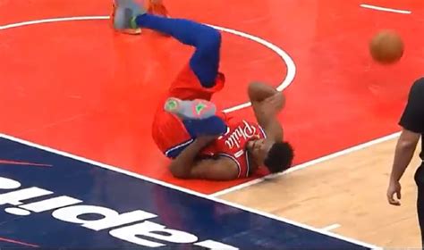 Video: Joel Embiid suffers hyperextended knee injury