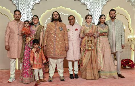 Ambani Wedding | Mukesh-Nita, Akash-Shloka Pose For 'Fam Jam' Picture ...