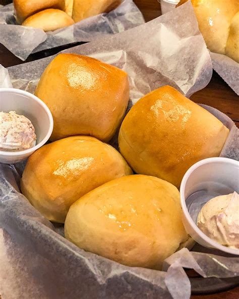 Texas Roadhouse bread w/ cinnamon butter | Food obsession, Cafe food, Food