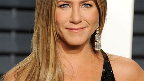 Jennifer Aniston's Plastic Surgery: See Her Nose Job Before and After Pics!