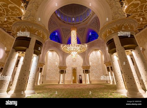 view towards mihrab, interior of main prayer hall, Sheikh Zayed Grand ...