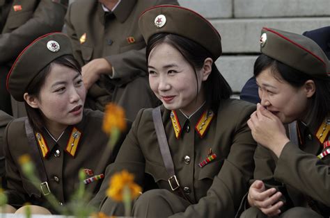 NORTH KOREAN MILITARY WOMEN | North Korean female soldiers smile before ...