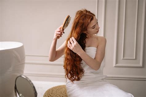 What's the Right Way to Brush Hair Per Hair Type? | All Things Hair US