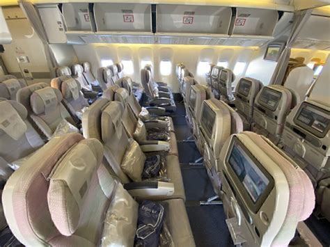 Emirates Boeing 777-300ER: A Full Cabin Tour - Simple Flying