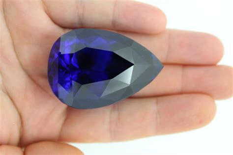 Understanding the GIA Color Grading Process For Tanzanite