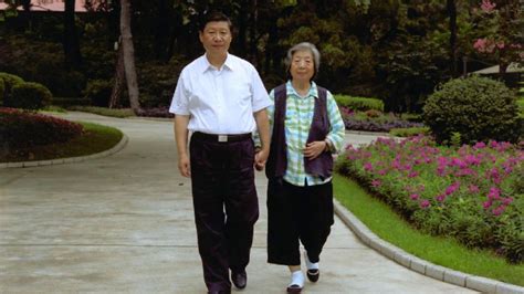 Who are Chinese President Xi Jinping"s Wife and Daughter | KnowInsiders